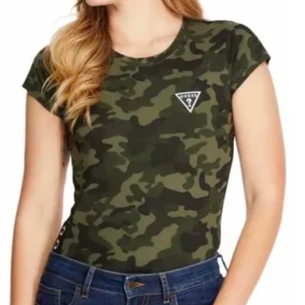 Guess Green and Black Camouflage Y2K Side Logo Tee
